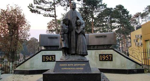 Памятник жертвам депортации, открытый 2 мая 2014 года в с. Учкекен. Фото: Леонид Тарасьев https://lookmytrips.com/585e8900ff9367418508a421/pamiatnik-zhertvam-deportatsii-ff9367 Памятник жертвам депортации, открытый 2 мая 2014 года в с. Учкекен. Фото: Леонид Тарасьев https://lookmytrips.com/585e8900ff9367418508a421/pamiatnik-zhertvam-deportatsii-ff9367