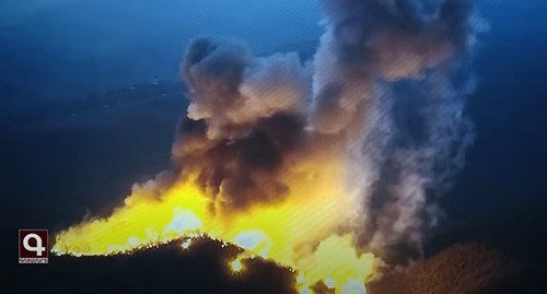 Применение запрещенного фосфорного оружия. Стоп-кадр видео Минобороны НКР ://www.youtube.com/watch?v=0NLASjID5Iw&feature=youtu.be Применение запрещенного фосфорного оружия. Стоп-кадр видео Минобороны НКР ://www.youtube.com/watch?v=0NLASjID5Iw&feature=youtu.be