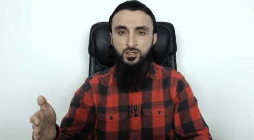 Тумсо Абдурахманов. Кадр видео с YouTube-канала ABU-SADDAM SHISHANI Тумсо Абдурахманов. Кадр видео с YouTube-канала ABU-SADDAM SHISHANI