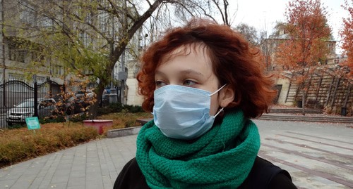 Школьница на улице во время карантина. Фото Нины Тумановой для "Кавказского узла" Школьница на улице во время карантина. Фото Нины Тумановой для "Кавказского узла"