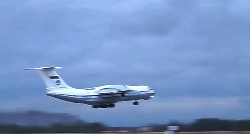 Самолет военно-транспортной авиации, отправленный для выполнения миротворческой миссии после вступления в силу заявления о перемирии. Кадр видео минобороны РФ Самолет военно-транспортной авиации, отправленный для выполнения миротворческой миссии после вступления в силу заявления о перемирии. Кадр видео минобороны РФ