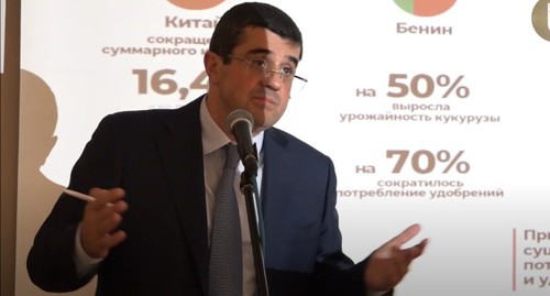 Араик Арутюнян. Фото: стоп-кадр видео канала Рау Телеcтудия, май 2020 года. https://www.youtube.com/watch?v=5wEfSEa3NqE&feature=emb_logo Араик Арутюнян. Фото: стоп-кадр видео канала Рау Телеcтудия, май 2020 года. https://www.youtube.com/watch?v=5wEfSEa3NqE&feature=emb_logo