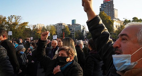 Митинг в Ереване. 13 ноября 2020 года. Фото: REUTERS/Artem Mikryukov Митинг в Ереване. 13 ноября 2020 года. Фото: REUTERS/Artem Mikryukov