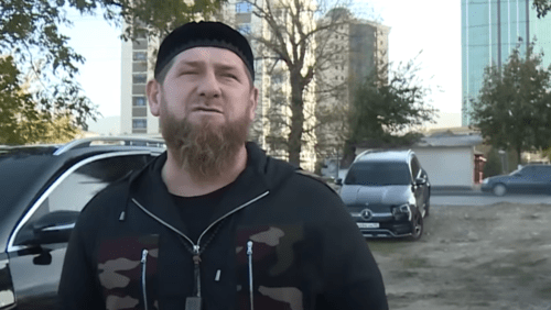 Рамзан Кадыров на фоне тонированных служебных автомобилей, https://youtu.be/alYmCZ8QxMk Рамзан Кадыров на фоне тонированных служебных автомобилей, https://youtu.be/alYmCZ8QxMk