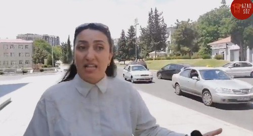 Акция протеста Севиндж Садыговой. Стоп-кадр видео https://web.facebook.com/Azad.Soz.Az/videos/739806920116792/?v=739806920116792&_rdc=1&_ Акция протеста Севиндж Садыговой. Стоп-кадр видео https://web.facebook.com/Azad.Soz.Az/videos/739806920116792/?v=739806920116792&_rdc=1&_