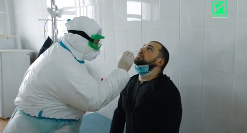 Тестирование на коронавирус в грозненской больнице. Стопкадр из видео на Youtube-канале «ИА Грозный - Информ». https://www.youtube.com/watch?v=5wU035gaEoU Тестирование на коронавирус в грозненской больнице. Стопкадр из видео на Youtube-канале «ИА Грозный - Информ». https://www.youtube.com/watch?v=5wU035gaEoU