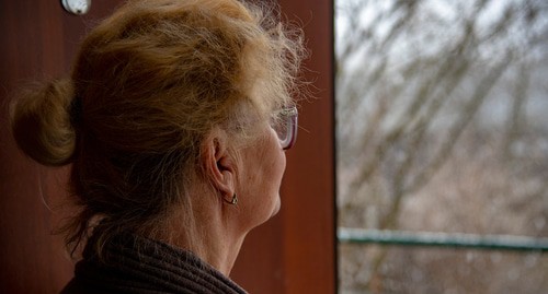 Пожилая женщина у окна. Фото Нины Тумановой для "Кавказского узла" Пожилая женщина у окна. Фото Нины Тумановой для "Кавказского узла"