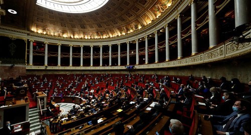 Национальное собрание Франции. Фото: REUTERS/Gonzalo Fuentes Национальное собрание Франции. Фото: REUTERS/Gonzalo Fuentes