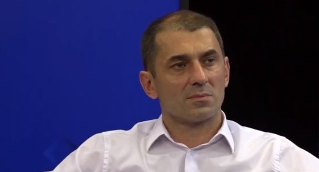 Астамур Какалия. Стоп-кадр видео https://www.youtube.com/watch?v=oPwj-glGLY0 Астамур Какалия. Стоп-кадр видео https://www.youtube.com/watch?v=oPwj-glGLY0