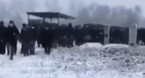 Похороны уроженца Чечни Абдулака Анзорова. Скриншот t.me/bazabazon Похороны уроженца Чечни Абдулака Анзорова. Скриншот t.me/bazabazon