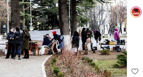 Акция протеста с требованием наказать виновных в смерти задержанного Инала Джабиева. Скриншот ://www.instagram.com/p/CInMIvQrmPz/ Акция протеста с требованием наказать виновных в смерти задержанного Инала Джабиева. Скриншот ://www.instagram.com/p/CInMIvQrmPz/