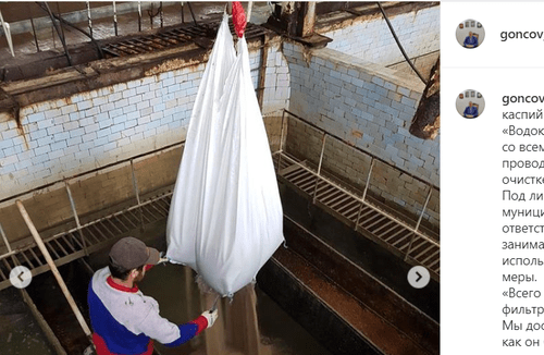 Специалисты «Водоканала» Каспийска проводят работы по очистке воды. Фото пресс-службы мэрии Каспийска. https://www.instagram.com/p/CIvIkj2H-HF/ Специалисты «Водоканала» Каспийска проводят работы по очистке воды. Фото пресс-службы мэрии Каспийска. https://www.instagram.com/p/CIvIkj2H-HF/