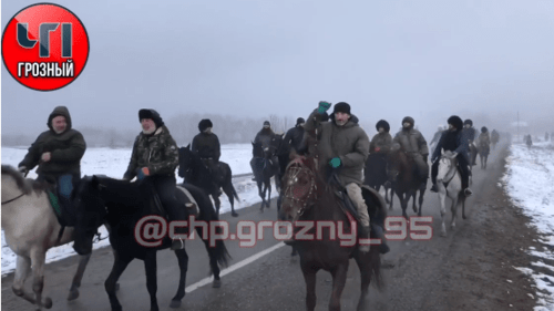 Скриншот видео конного похода к могиле Абдулака Анзорова, https://www.instagram.com/p/CJAHGJpnRra/ Скриншот видео конного похода к могиле Абдулака Анзорова, https://www.instagram.com/p/CJAHGJpnRra/