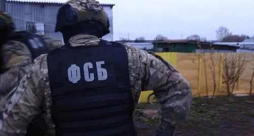 Спецоперация силовиков. Фото с сайта Национального антитеррористического комитета http://nac.gov.ru/kontrterroristicheskie-operacii/fsb/pyat-verbovshchikov-mto-zaderzhany-v-kazani.html#&gid=1&pid=1 Спецоперация силовиков. Фото с сайта Национального антитеррористического комитета http://nac.gov.ru/kontrterroristicheskie-operacii/fsb/pyat-verbovshchikov-mto-zaderzhany-v-kazani.html#&gid=1&pid=1