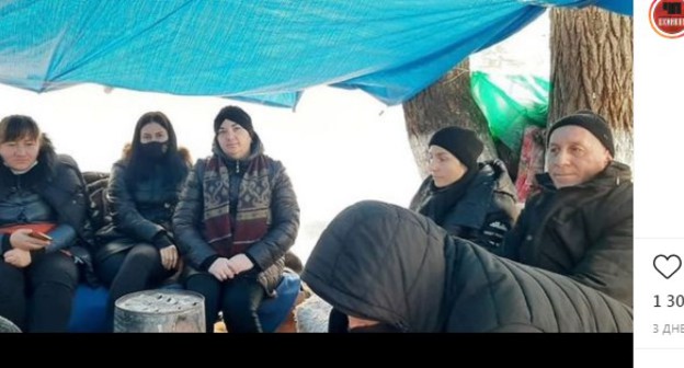 Участники акции протеста в поддержку Джабиевых в Цхинвале. Скриншот со страницы Instagram-паблика chp_tskhinval. https://www.instagram.com/p/CJInvNKr0PO/ 