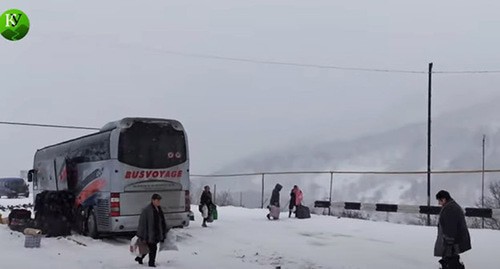 Возвращение беженцев в Нагорный Карабах. 1 декабря 2020 г. Стоп-кадр видео https://www.youtube.com/watch?v=-sTBy9xrC7I&feature=emb_logo Возвращение беженцев в Нагорный Карабах. 1 декабря 2020 г. Стоп-кадр видео https://www.youtube.com/watch?v=-sTBy9xrC7I&feature=emb_logo