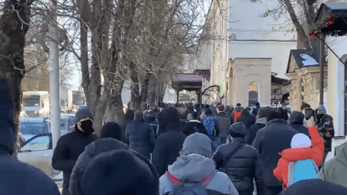 Акция протеста в Ставрополе 23 января 2021 года. Стоп-кадр видео https://www.facebook.com/permalink.php?story_fbid=3996140240410493&id=100000436699400 Акция протеста в Ставрополе 23 января 2021 года. Стоп-кадр видео https://www.facebook.com/permalink.php?story_fbid=3996140240410493&id=100000436699400