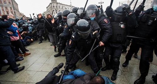 Сотрудники силовых структур во время акции протеста. Москва, 23 января 2021 года. Фото: REUTERS/Maxim Shemetov Сотрудники силовых структур во время акции протеста. Москва, 23 января 2021 года. Фото: REUTERS/Maxim Shemetov