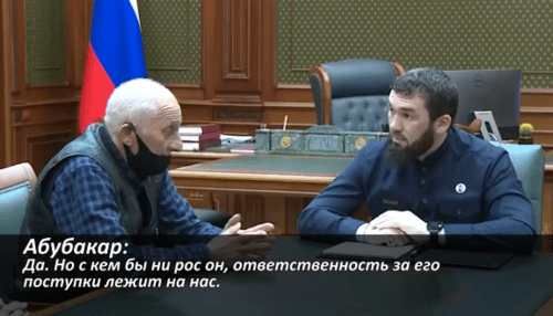 Дядя Джумаева (слева) и Магомед Даудов (справа). Стоп-кадо видео https://www.instagram.com/p/CKmH8lRq4h7/ Дядя Джумаева (слева) и Магомед Даудов (справа). Стоп-кадо видео https://www.instagram.com/p/CKmH8lRq4h7/