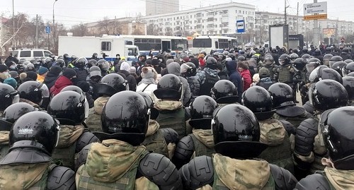 Множество силовиков на акции сторонников Навального. Волгоград, 31 января 2021 года. Фото Татьяны Филимоновой для "Кавказского узла". Множество силовиков на акции сторонников Навального. Волгоград, 31 января 2021 года. Фото Татьяны Филимоновой для "Кавказского узла".