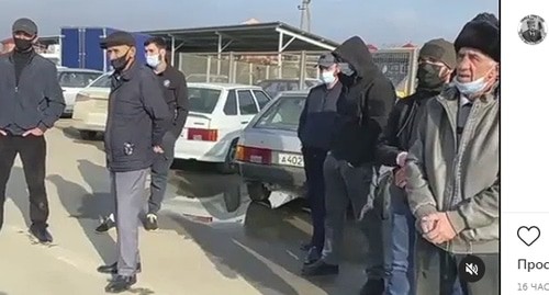 Беседа полицейских Урус-Мартановского района с водителями, нарушившими правила дорожного движения.. Автомобили Скриншот публикации https://www.instagram.com/p/CKwab8EF_ut/ Беседа полицейских Урус-Мартановского района с водителями, нарушившими правила дорожного движения.. Автомобили Скриншот публикации https://www.instagram.com/p/CKwab8EF_ut/