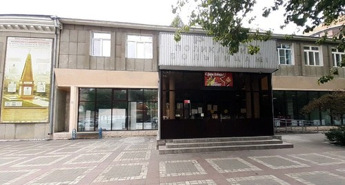 Вход в здание клинической больнице №2 в Махачкале. Фото пресс-службы больницы https://rkb2rd.ru/novosti/budni-rkb-2/ Вход в здание клинической больнице №2 в Махачкале. Фото пресс-службы больницы https://rkb2rd.ru/novosti/budni-rkb-2/