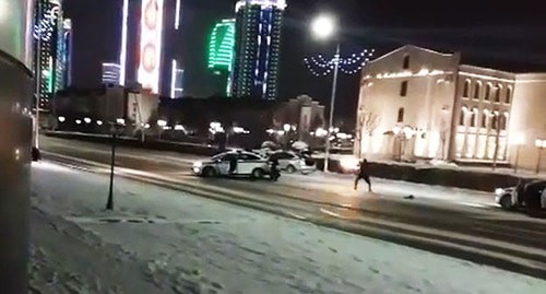 Нападение на полицейских. Грозный, 17 декабря 2016 г. Кадр из видео пользователя DAMATOHTV https://www.youtube.com/watch?v=V2cD0fAtwes Нападение на полицейских. Грозный, 17 декабря 2016 г. Кадр из видео пользователя DAMATOHTV https://www.youtube.com/watch?v=V2cD0fAtwes