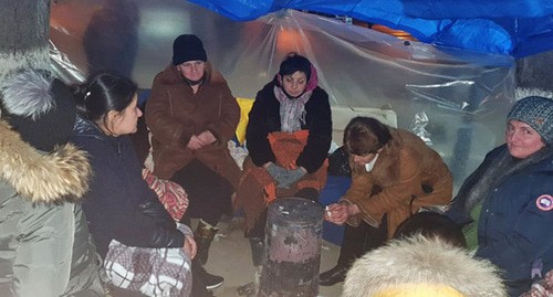 Акция протеста в поддержку родных Инала Джабиева. Цхинвал, декабрь 2020 г. Фото Анны Джиоевой для "Кавказского узла" Акция протеста в поддержку родных Инала Джабиева. Цхинвал, декабрь 2020 г. Фото Анны Джиоевой для "Кавказского узла"