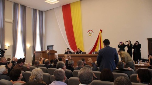 Заседание парламента Южной Осетии 16 февраля 2021 года. Фото пресс-службы парламента, http://www.parliamentrso.org/node/3196 Заседание парламента Южной Осетии 16 февраля 2021 года. Фото пресс-службы парламента, http://www.parliamentrso.org/node/3196