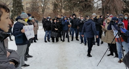 Участники акции протеста в Волгограде. 23 января 2021 года, фото Татьяны Филимоновой для "Кавказского узла" Участники акции протеста в Волгограде. 23 января 2021 года, фото Татьяны Филимоновой для "Кавказского узла"