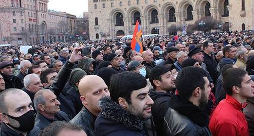 Митинг в центре Еревана. 25 февраля 2021 года. Фото Тиграна Петросяна для "Кавказского узла" Митинг в центре Еревана. 25 февраля 2021 года. Фото Тиграна Петросяна для "Кавказского узла"