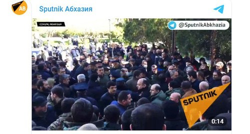 Представители оппозиции Абхазии вышли на акцию протеста у здания парламента. 2 марта 2021 г. Фото: скриншот видео @SputnikAbkhazia t.me/SputnikAbkhazia
/4436
Представители оппозиции Абхазии вышли на акцию протеста у здания парламента. 2 марта 2021 г. Фото: скриншот видео @SputnikAbkhazia t.me/SputnikAbkhazia
/4436