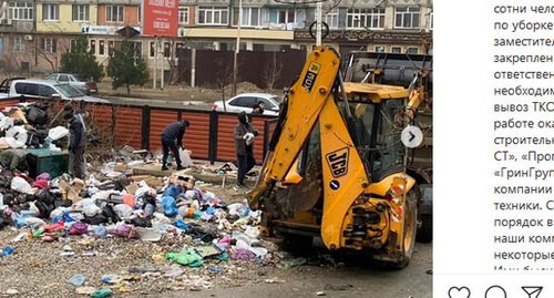 Уборка мусора в Каспийске. Скриншот публикации на странице городского управления ЖКХ в Instagram https://www.instagram.com/p/CKqpGVQHcA1/ Уборка мусора в Каспийске. Скриншот публикации на странице городского управления ЖКХ в Instagram https://www.instagram.com/p/CKqpGVQHcA1/