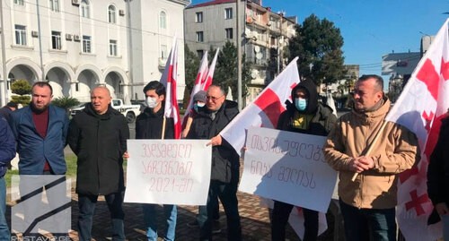 Участники акции оппозиции в Аджарии. Кадр видео https://www.rustavi2.ge/ka/news/192406 Участники акции оппозиции в Аджарии. Кадр видео https://www.rustavi2.ge/ka/news/192406