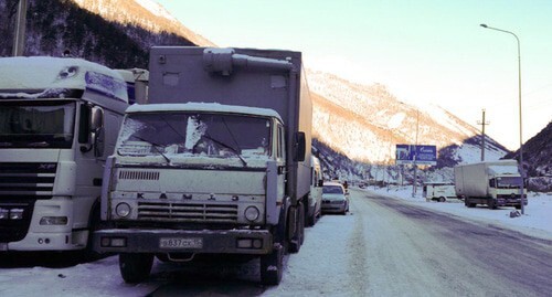 Грузовики на Военно-Грузинской дороге. Фото Эммы Марзоевой для "Кавказского узла" Грузовики на Военно-Грузинской дороге. Фото Эммы Марзоевой для "Кавказского узла"