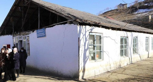Здание школы в селе Акка Табасаранского района. Фото: //dagpravda.ru/novosti/ummupazil-omarova-posetila-shkolu-v-s-akka-tabasaranskogo-rajona/ Здание школы в селе Акка Табасаранского района. Фото: //dagpravda.ru/novosti/ummupazil-omarova-posetila-shkolu-v-s-akka-tabasaranskogo-rajona/
