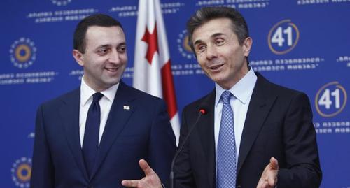 Ираклий Гарибашвили и Бидзина Иванишвили на конференции в 2013 году. Фото: REUTERS/David Mdzinarishvili Ираклий Гарибашвили и Бидзина Иванишвили на конференции в 2013 году. Фото: REUTERS/David Mdzinarishvili