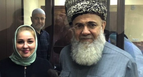 Зарифа Саутиева и Ахмед Барахоев в зале суда. Фото Багаудина Мякиева
Зарифа Саутиева и Ахмед Барахоев в зале суда. Фото Багаудина Мякиева