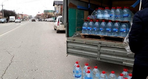Подвоз воды для жителей Махачкалы. 16 марта 2021 г. Фото: официальный сайт города Махачкалы https://mkala.ru/ Подвоз воды для жителей Махачкалы. 16 марта 2021 г. Фото: официальный сайт города Махачкалы https://mkala.ru/