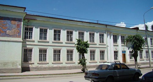 Здание школы в Цхинвале. Фото: Алена Кисиева, "Южная Осетия" cominf.org/ Здание школы в Цхинвале. Фото: Алена Кисиева, "Южная Осетия" cominf.org/