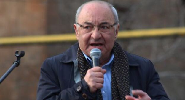 Вазген Манукян во время выступления на митинге 10 марта 2021 года. Фото Тиграна Петросяна для “Кавказского узла” Вазген Манукян во время выступления на митинге 10 марта 2021 года. Фото Тиграна Петросяна для “Кавказского узла”