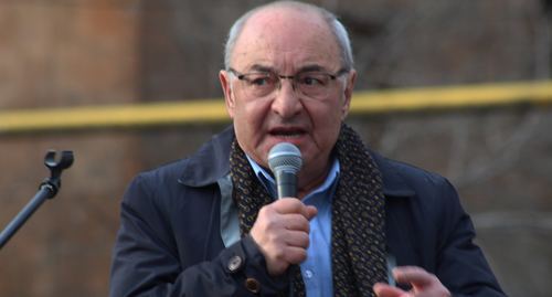 Вазген Манукян во время выступления на митинге 10 марта 2021 года. Фото Тиграна Петросяна для “Кавказского узла” Вазген Манукян во время выступления на митинге 10 марта 2021 года. Фото Тиграна Петросяна для “Кавказского узла”