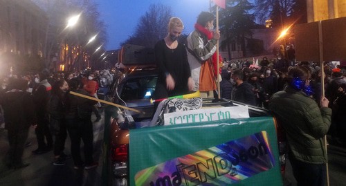 Участники митинга-дискотеки. Фото Беслана Кмузова для "Кавказского узла". Участники митинга-дискотеки. Фото Беслана Кмузова для "Кавказского узла".