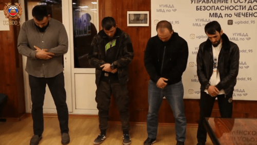 Участники свадебного кортежа во время профилактической беседы. Стоп-кадр видео чеченского управления ГИБДД, https://www.instagram.com/p/CNVDh6ljJwt/ Участники свадебного кортежа во время профилактической беседы. Стоп-кадр видео чеченского управления ГИБДД, https://www.instagram.com/p/CNVDh6ljJwt/