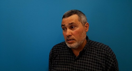 Координатор штаба Алексея Навального в Махачкале Эдуард Атаев. Стопкадр из видео «Кавказского узла» «Штаб Навального появился в Дагестане вопреки угрозам» https://www.kavkaz-uzel.eu/videos/6658 Координатор штаба Алексея Навального в Махачкале Эдуард Атаев. Стопкадр из видео «Кавказского узла» «Штаб Навального появился в Дагестане вопреки угрозам» https://www.kavkaz-uzel.eu/videos/6658