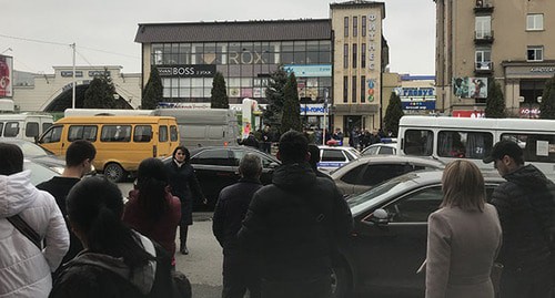 Заложники были захвачены в магазине одежды во Владикавказе. 12 апреля 2021 г. Фото Томы Агкацевой для "Кавказского узла" Заложники были захвачены в магазине одежды во Владикавказе. 12 апреля 2021 г. Фото Томы Агкацевой для "Кавказского узла"