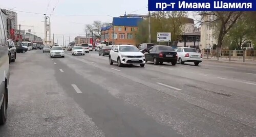 Проспект Имама Шамиля в Махачкале. Стопкадр из видео на странице мэра города Салмана Дадаева в Instagram. https://www.instagram.com/p/CNxbCL2obWG/ Проспект Имама Шамиля в Махачкале. Стопкадр из видео на странице мэра города Салмана Дадаева в Instagram. https://www.instagram.com/p/CNxbCL2obWG/
