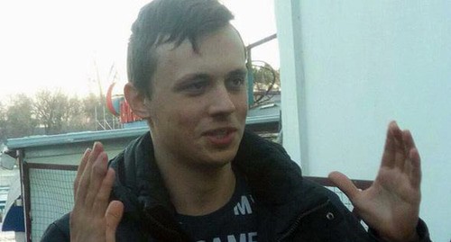 Вадим Кобзев у спецприемника в Ростове-на-Дону. Архивное фото Константина Волгина для "Кавказского узла" Вадим Кобзев у спецприемника в Ростове-на-Дону. Архивное фото Константина Волгина для "Кавказского узла"