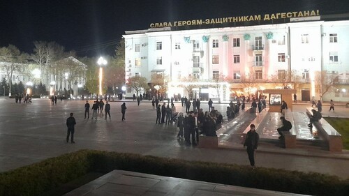 Центральная площадь Махачкалы, 21 апреля 2020 года. Фото Малика Бутаева для "Кавказского узла". Центральная площадь Махачкалы, 21 апреля 2020 года. Фото Малика Бутаева для "Кавказского узла".