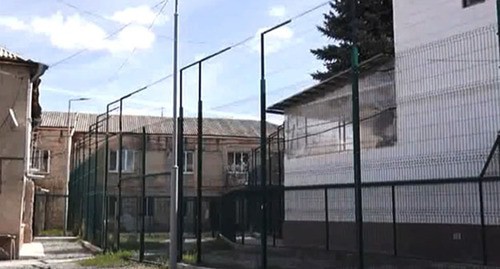 Исправительная колония в Цхинвале. Скриншот видео "Руслан Кочиев" https://www.youtube.com/watch?v=XzNLz0luwBg Исправительная колония в Цхинвале. Скриншот видео "Руслан Кочиев" https://www.youtube.com/watch?v=XzNLz0luwBg